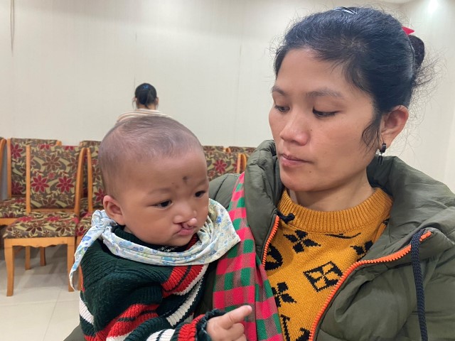 Gần 100 trẻ được “chia sẻ nụ cười”