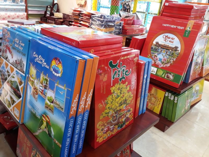 Thị trường lịch Tết Tân Sửu khởi động, "ngóng chờ" khách mua