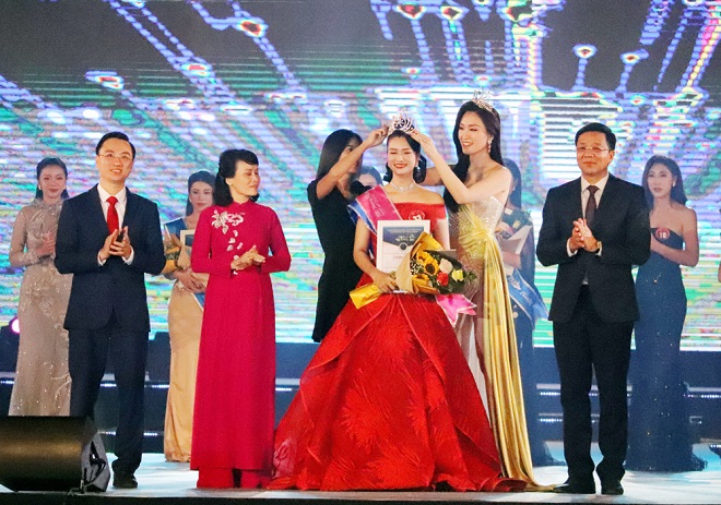 Thí sinh Trần Thị Mai đăng quang Người đẹp Hạ Long 2020