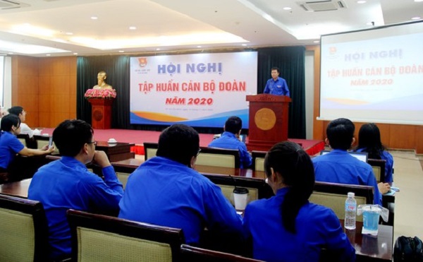 Bí thư Đoàn Khối Dân - Chính - Đảng TPHCM Nguyễn Đăng Khoa phát biểu tại Hội nghị Tập huấn cán bộ Đoàn năm 2020