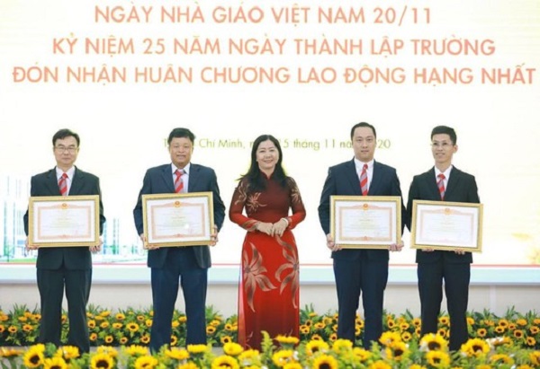 4 cá nhân của Trường ĐH Công nghệ TPHCM nhận Bằng khen của Thủ tướng Chính phủ