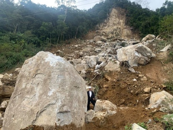 Kon Tum: Đã thông xe các tuyến đường bị sạt lở do mưa bão