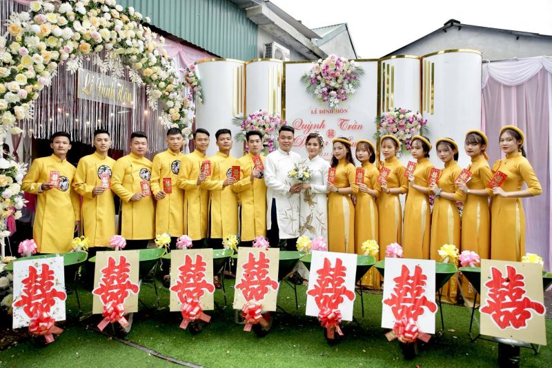 Tổng gi&aacute; trị &ldquo;phương tiện&rdquo;dung trong đ&aacute;m hỏi chỉ khoảng gần 2,5 triệu đồng.