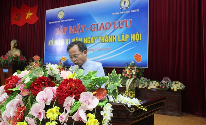 Hiệu trưởng THPT Giao Thủy B, Lưu Thanh Thích phát biểu tại buổi lễ