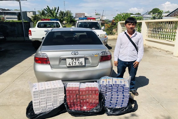 An Giang: Bắt ôtô vận chuyển gần 1.500 bao thuốc lá lậu
