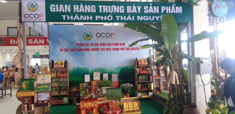 Gian hàng sản phẩm OCOP và sản phẩm nông nghiệp tiêu biểu của T.P Thái Nguyên.