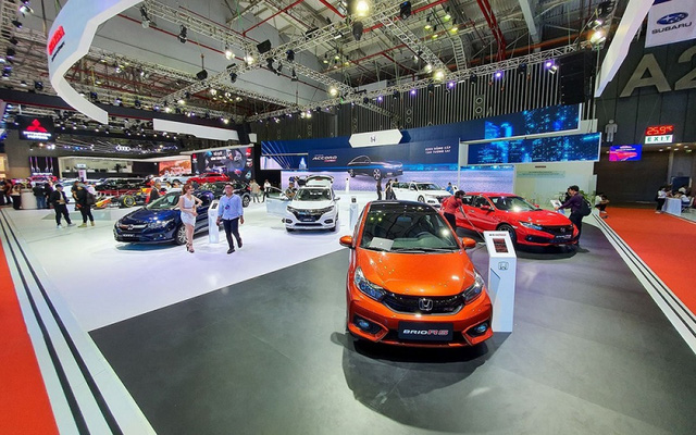 Người Việt chi gần 1,9 tỷ USD để mua ô tô “ngoại”