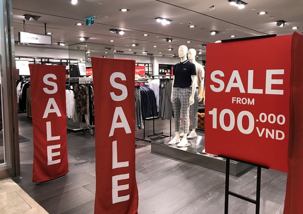 Nhiều trung tâm thương mại tại TP.HCM giảm giá ‘khủng’ dịp Black Friday