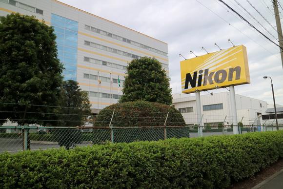 Nikon cắt giảm khoảng 2.000 lao động do kinh doanh máy ảnh sụt giảm