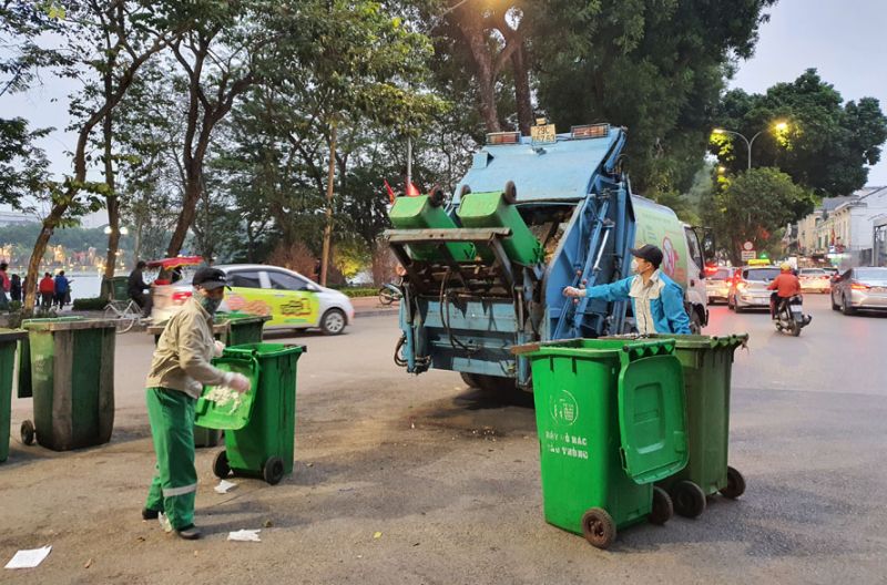 Năm 2021: Hà Nội sẽ giao quận, huyện làm chủ đầu tư đấu thầu vận chuyển rác