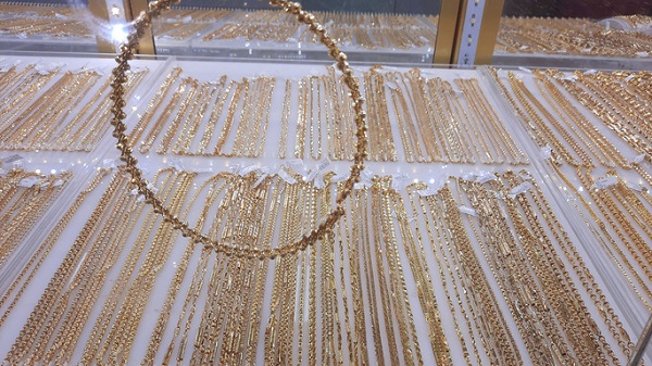 Giá vàng ngày 25/11: Rớt xuống ngưỡng thấp 1.810 USD/ounce