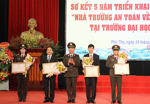 Phú Thọ: Sơ kết 5 năm thực hiện mô hình “Nhà trường an toàn về an ninh, trật tự”