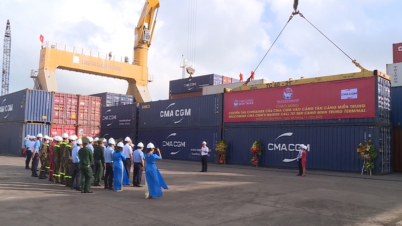 Bình Định: Tân Cảng miền Trung lần đầu tiên đón tàu container cập cảng