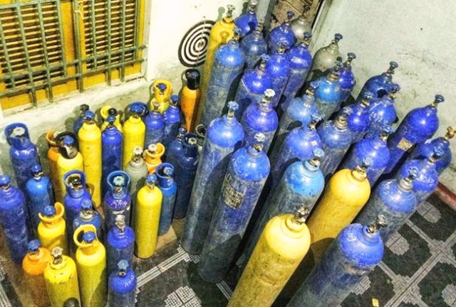 Đà Nẵng: Phát hiện tàng trữ hàng trăm bình chứa khí cười để bán cho các quán bar