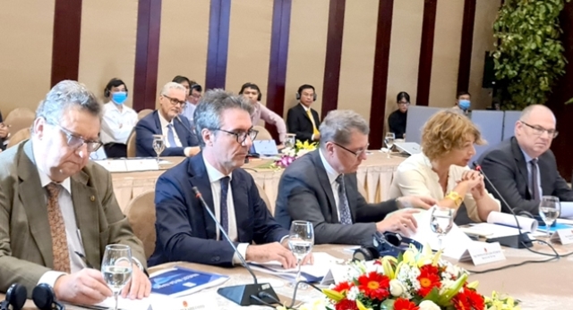 Theo ông Giorgio Aliberti (thứ 2 từ trái sang) - Đại sứ, Trưởng Phái đoàn Liên minh Châu Âu tại Việt Nam: Đà Nẵng là hình mẫu và đối tác để các nước thành viên EU hợp tác, chia sẻ để cùng phát triển