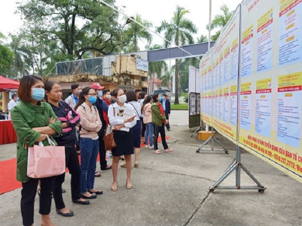 Hơn 1.200 chỉ tiêu chờ người lao động tại phiên giao dịch việc làm quận Tây Hồ