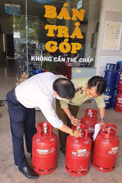 Ninh Thuận: Kiểm tra 2 cơ sở kinh doanh gas có dấu hiệu giả mạo thương hiệu ELF
