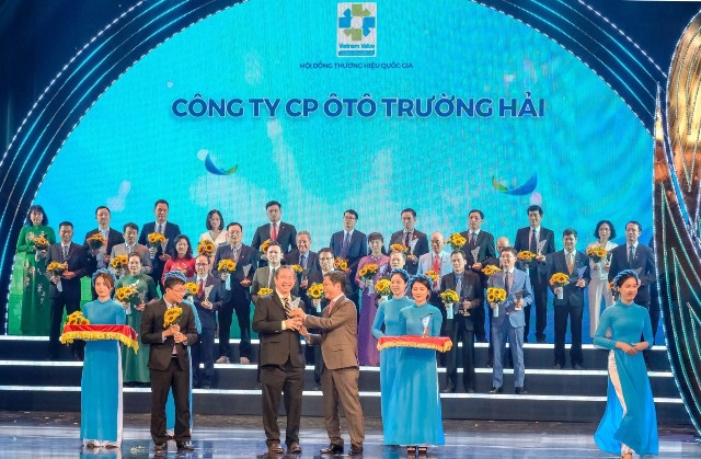 Đại diện Thaco nhận danh hiệu Thương hiệu quốc gia năm 2020