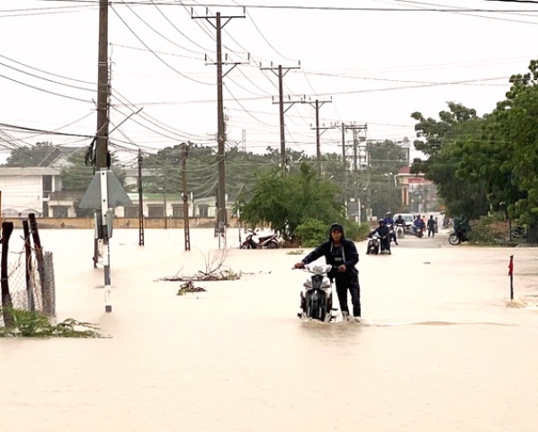 Mưa lớn khiến nhiều nơi ở Ninh Thuận bị ngập lụt.