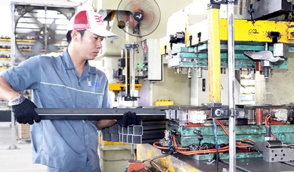 Sản xuất linh kiện máy móc xuất khẩu và tiêu thụ nội địa tại Công ty TNHH Công nghiệp Boss ở Khu công nghiệp Sông Mây (H.Trảng Bom).