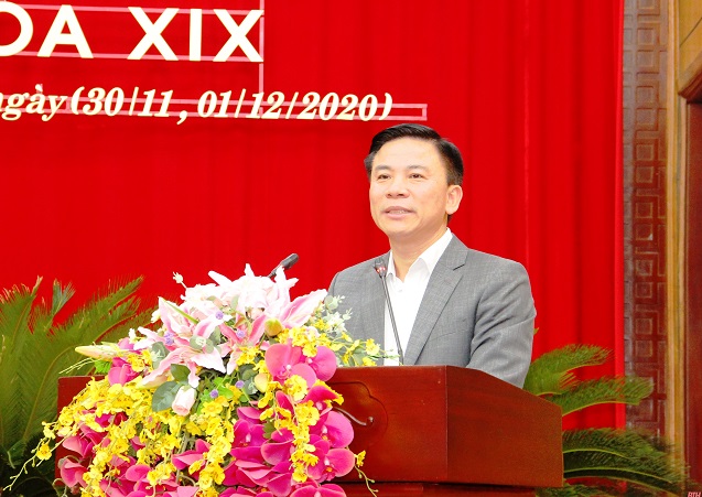 Ông Đỗ Trọng Hưng, Bí thư Tỉnh ủy, Trưởng đoàn ĐBQH tỉnh Thanh Hóa phát biểu tại hội nghị