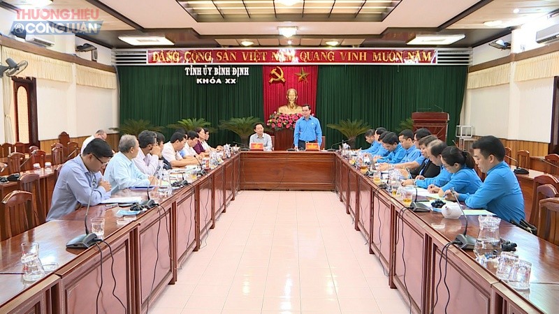 Chủ tịch Tổn LĐLĐ Việt Nam Nguyễn Đình Khang (ở giữa, bên phải)