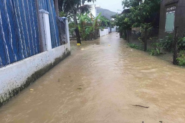 Mưa lớn tại Khánh Hòa khiến nhiều tuyến đường bị ngập