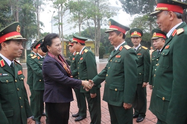 Thủ trưởng Bộ Tư lệnh Quân khu 4 đón chủ tịch Quốc hội.