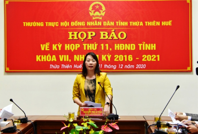 Bà Nguyễn Thị Ái Vân, PCT HĐND tỉnh TT Huế chủ trì buổi họp báo