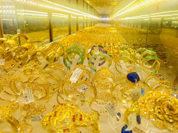 Giá vàng ngày 3/12: Tăng nhanh, giao dịch quanh ngưỡng 1.830 USD/ounce