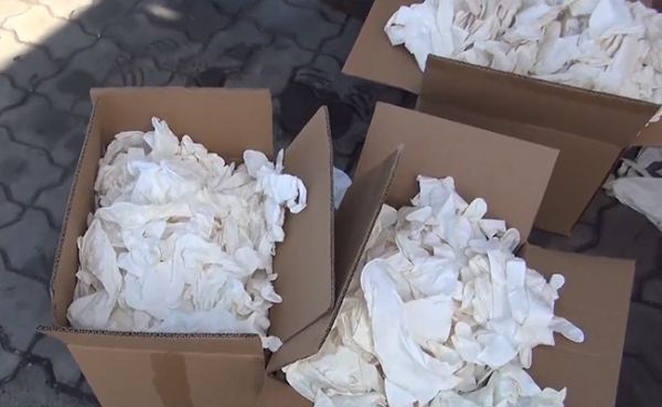 Bắt giữ 2 container găng tay cao su đã qua sử dụng