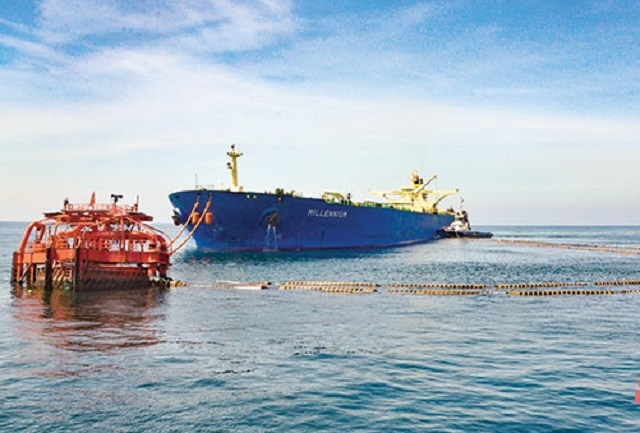 Những dòng dầu thô đầu tiên từ tàu Millennium, qua phao SPM, vượt 35km đường ống ngầm về Nhà máy Lọc hóa dầu Nghi Sơn (tháng 8-2017) - dấu mốc quan trọng tiến tới vận hành thương mại Nhà máy Lọc hóa dầu Nghi Sơn.