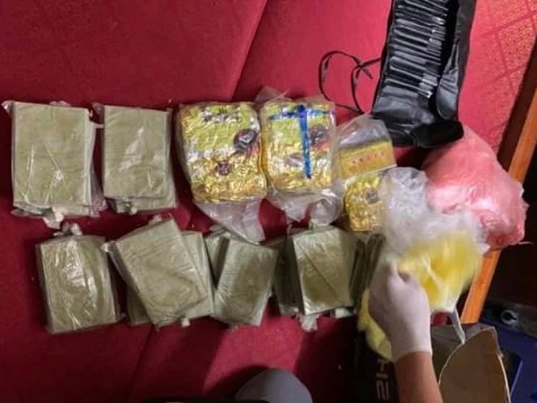 Công an Quận Bắc Từ Liêm (Hà Nội) vừa triệt phá đường dây vận chuyển, buôn bán ma túy, thu giữ 30 bánh heroin trong đường dây ma túy từ Lào về Hà Nội