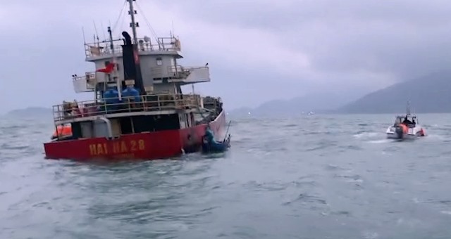 Ca n&ocirc; bi&ecirc;n ph&ograve;ng tiếp cận t&agrave;u vận tải Hải H&agrave; 28.