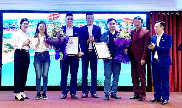 Tại buổi gặp mặt Hội Doanh nghiệp trẻ tỉnh Phú Thọ đã kết nạp thêm 2 thành viên mới.