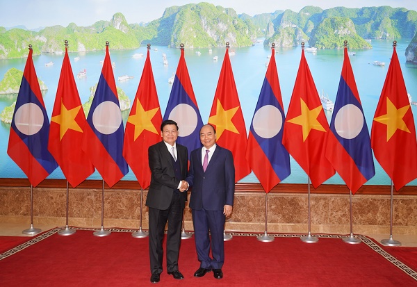 Thủ tướng Chính phủ Nguyễn Xuân Phúc và Thủ tướng Chính phủ Lào Thongloun Sisoulith.
