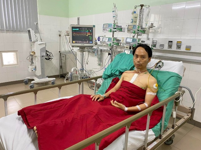 Anh Trần Văn H.. đang chờ ghép tạng ở BVTW Huế