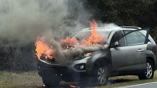Chiếc KIA Sorento bị cháy vào tháng 2/2019 tại Florida - Mỹ
