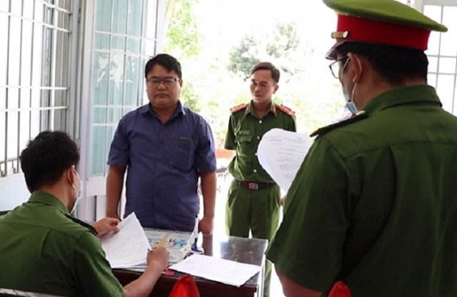 Giám đốc Ngân hàng TMCP Bưu điện Liên Việt - chi nhánh Vĩnh Long