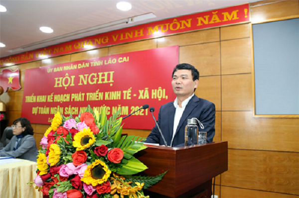 Bí thư Tỉnh uỷ, Chủ tịch HĐND tỉnh Đặng Xuân Phong phát biểu tại hội nghị. Ảnh Laocai.gov.vn