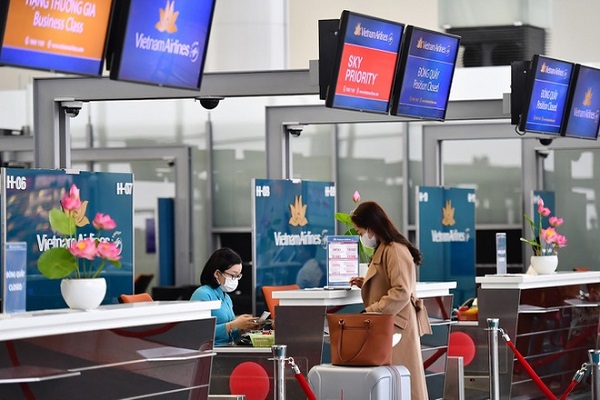 Các hãng hàng không Việt vừa thông báo tiếp tục mở bán thêm vé máy bay Tết Nguyên đán 2021 trên các đường bay nội địa. Ảnh: Hoàng Hà.