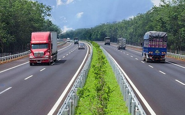 Ô tô kinh doanh vận tải được đề xuất giảm 10-30% phí bảo trì đường bộ (Ảnh minh họa)