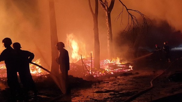 Hoả hoạn thiêu rụi nhà xưởng chế biến đồ gỗ tại Bình Dương