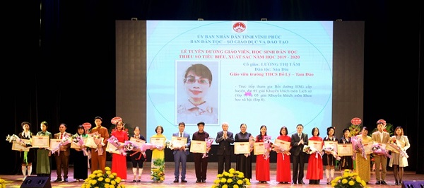 Tuyên dương giáo viên, học sinh dân tộc thiểu số tiêu biểu, xuất sắc