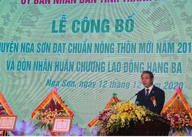 Phó Chu tịch UBND tỉnh Lê Đức Giang phát biểu chúc mừng Đảng bộ, chính quyền và Nhân dân huyện Nga Sơn