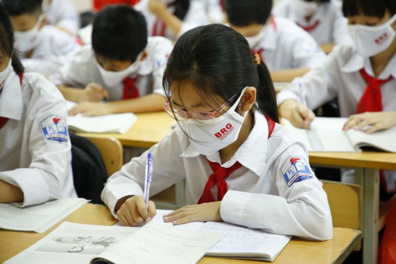 Tập đoàn BRG tặng hơn 74.000 khẩu trang vải kháng khuẩn cho học sinh Hà Nội