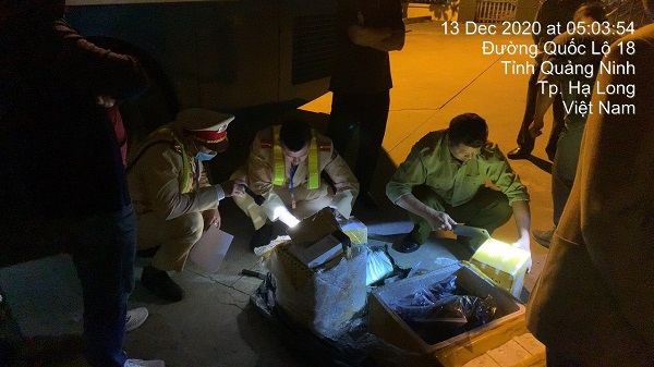 Tạm giữ 20 bao tải có chứa lòng lợn sấy khô không rõ nguồn gốc