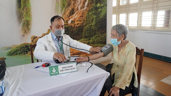 TP.Thủ Dầu Một: Tặng quà cho 650 hộ nghèo dịp lễ Giáng sinh