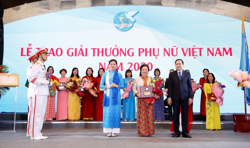 Madame Nguyễn Thị Nga - Chủ tịch Tập đoàn BRG xuất sắc đạt giải thưởng Phụ nữ Việt Nam 2020
