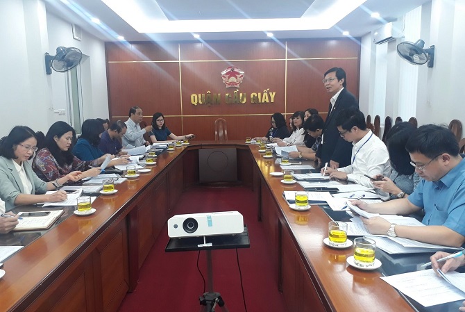 Phó Giám đốc Sở Y tế Hà Nội Trần Văn Chung yêu cầu quận Cầu Giấy thực hiện tốt hơn nữa công tác đảm bảo ATTP